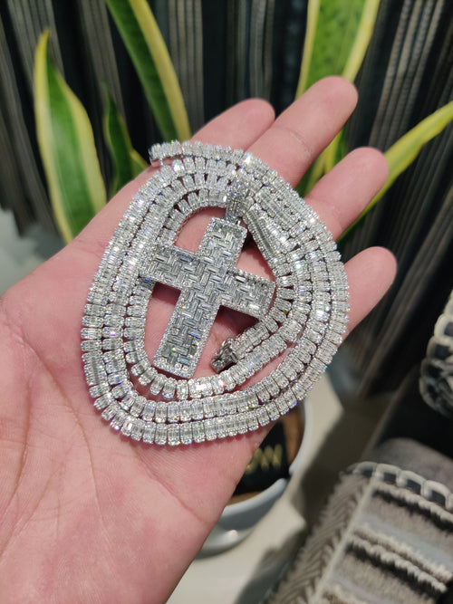 Iced Cross Pendant: Symbol Of Faith & Luxury