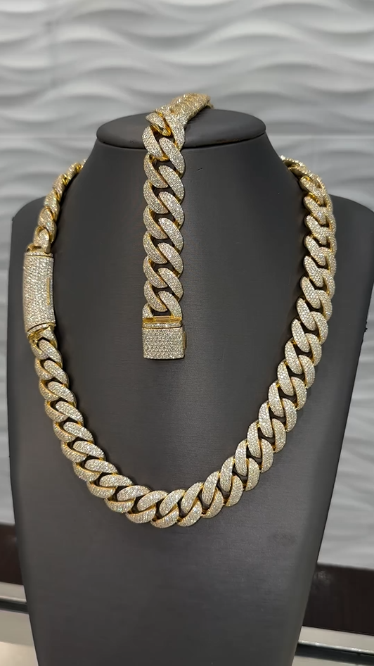 18mm Moissanite Cuban Link Chain Necklace
