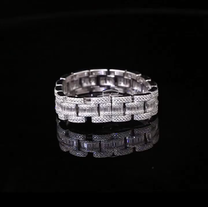18mm iced out Cuban bracelet for men, packed with VVS moissanite stones for bright shine