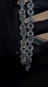 VVS Round Cut Iced Out Cuban Link Necklace