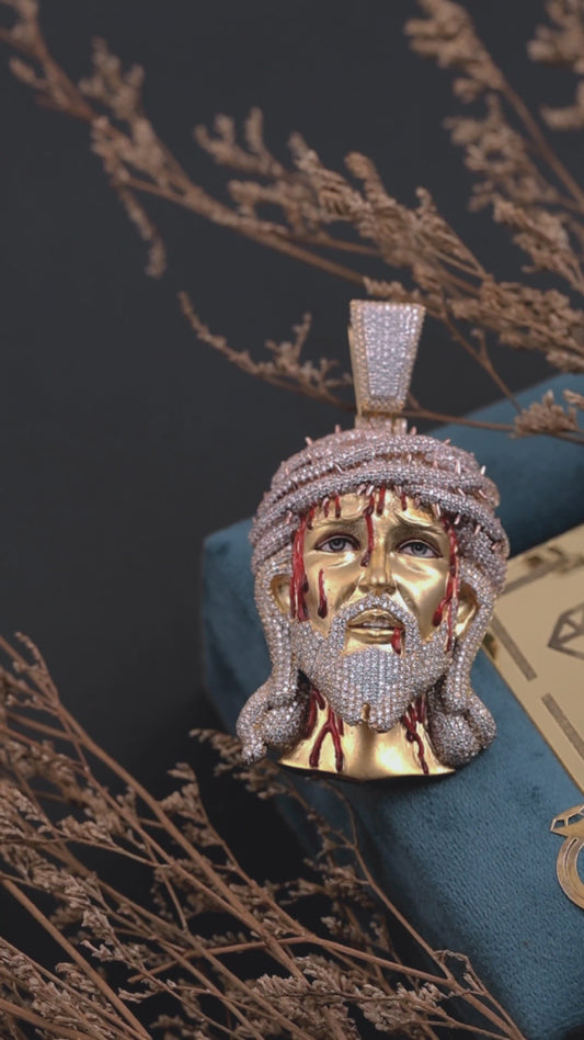 Video highlighting a gold Jesus face hip-hop pendant with vibrant red accents