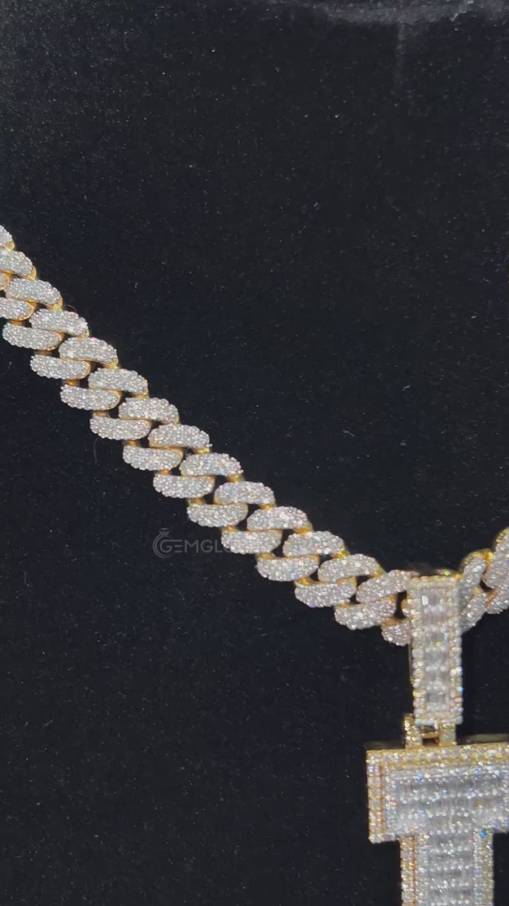 Video of J letter pendant with Miami Cuban chain in gold and silver 2-tone, showcasing bold hip-hop style